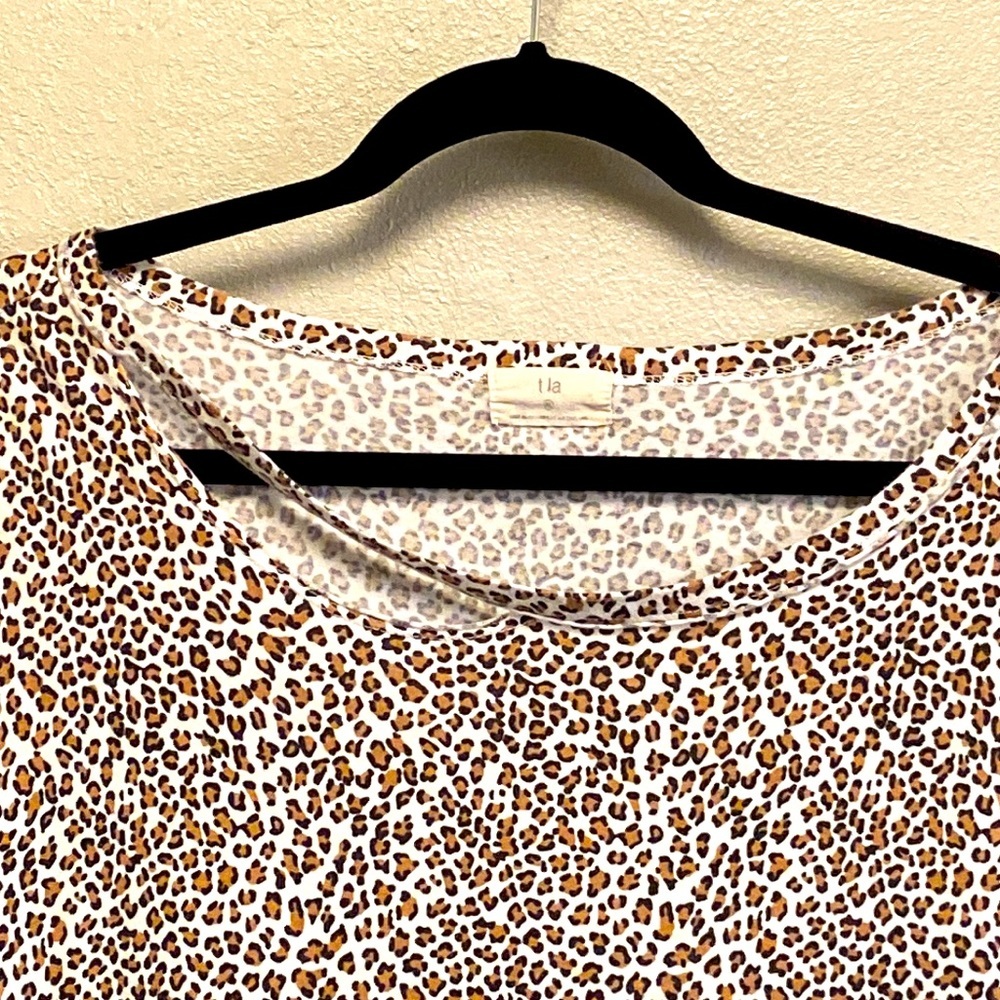 TLA by Anthropologie  Short Sleeve Animal Print Top 4979 - Picture 2 of 7